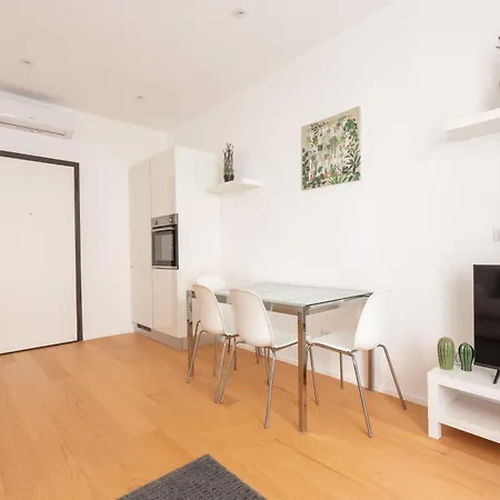 Easytopstay - Bramante Cozy Flat 아파트 *