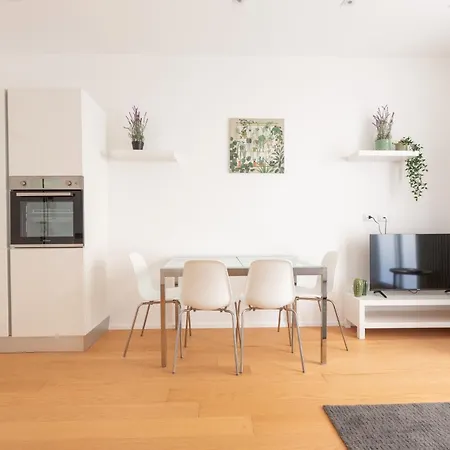 아파트 Easytopstay - Bramante Cozy Flat *